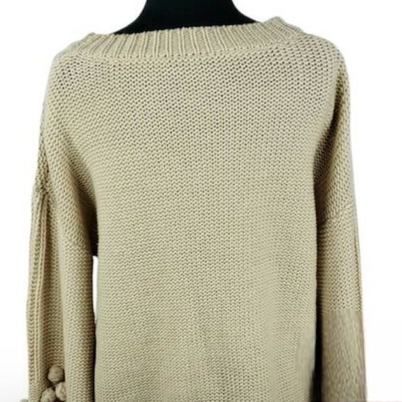 113. Women’s Chunky Heart Knit Long Sleeve Top - Picture 4 of 4